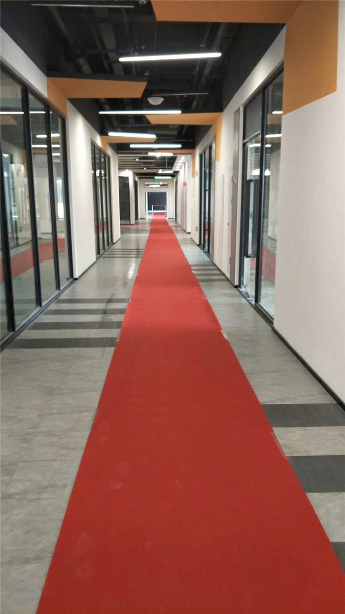 辦公室裝修使用定制辦公家具應(yīng)該注意什么？