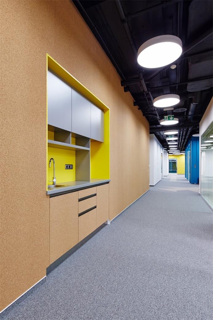 辦公空間，辦公室設(shè)計，科技公司辦公室設(shè)計，現(xiàn)代風格辦公室，在線旅行社