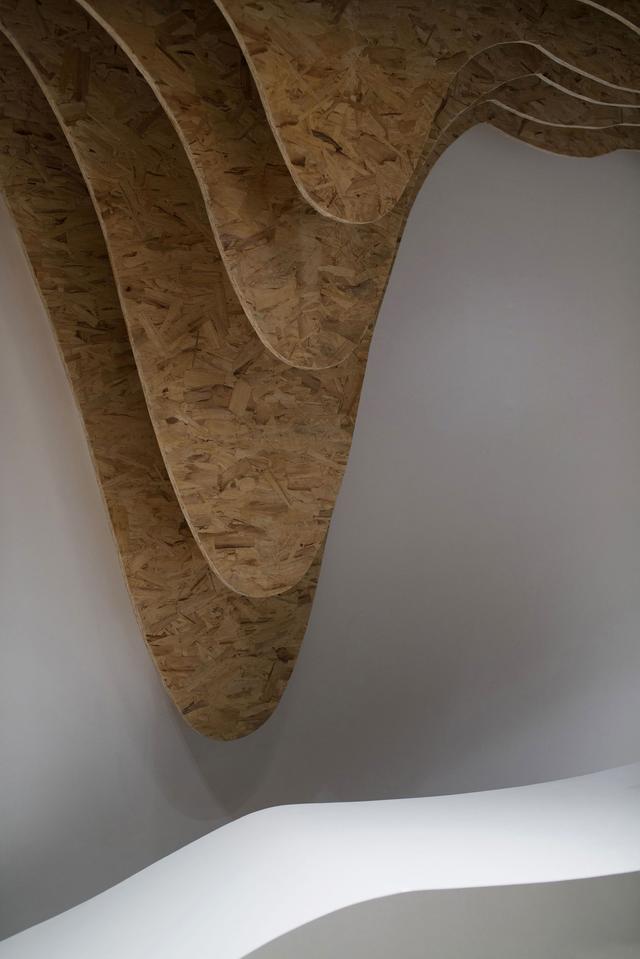 小辦公空間也能裝的高大上，在這上班一定很爽