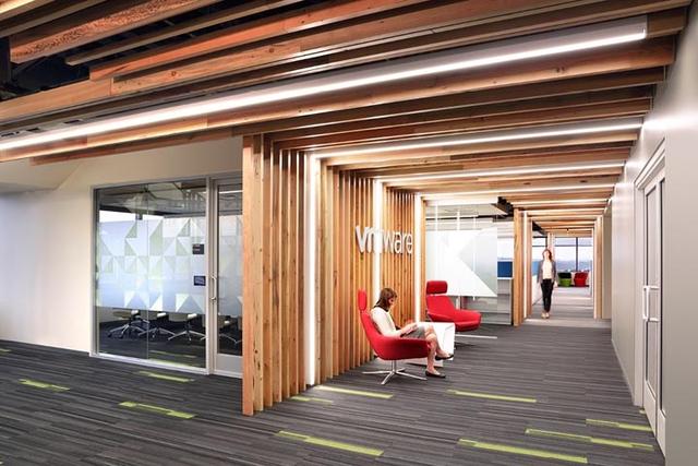 別小看回收木板條！美國(guó)VMware公司用它創(chuàng)造了獨(dú)特的木質(zhì)