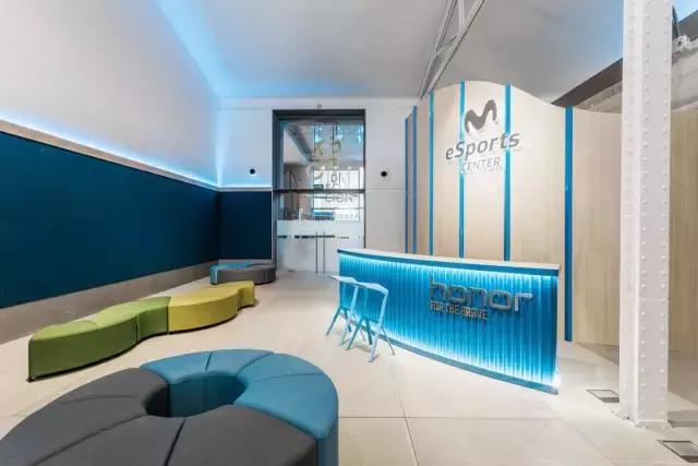 就喜歡這種天馬行空的藍(lán)，馬德里Movistar Riders辦公室設(shè)計(jì)