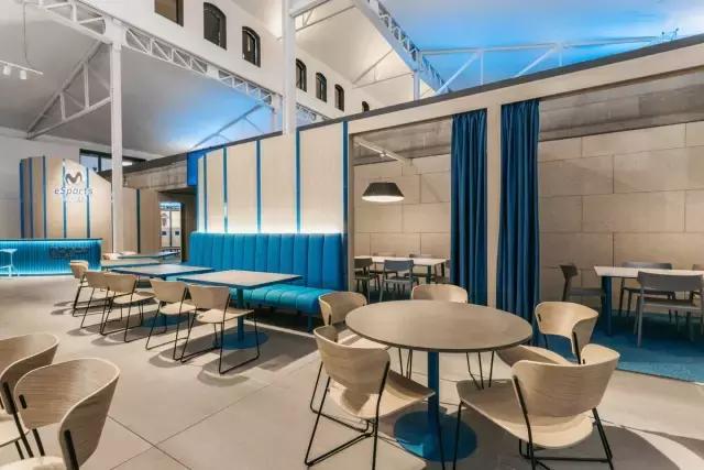 就喜歡這種天馬行空的藍(lán)，馬德里Movistar Riders辦公室設(shè)計